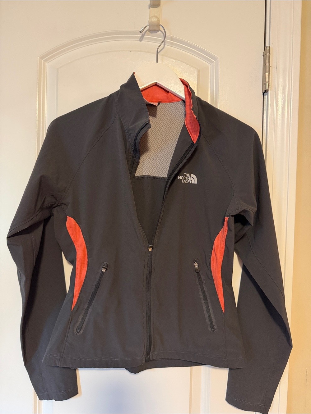 The North Face flight series lightweight rain jacket windbreaker XS/S